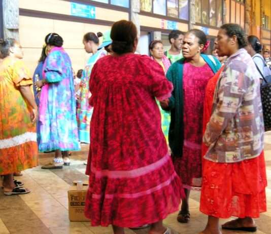 Frankreichs Kolonialgeschichte und der Anschluss Neukaledoniens: Ein Blick auf die Folgen Kanak-Frauen