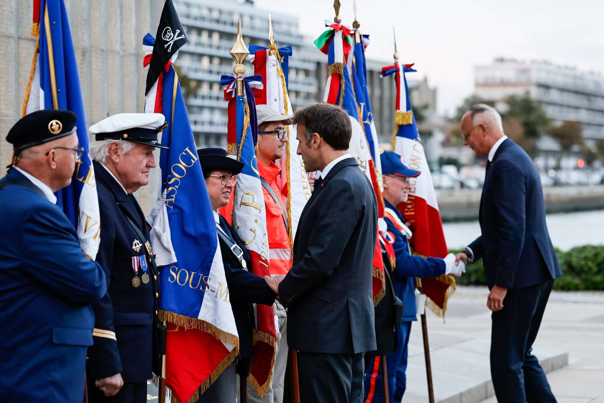 Politische Krise in Frankreich: Versuch der Linken, Emmanuel Macron zu stürzen
