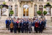 Zwischen Hoffnung und Taktik: Die scheidenden Minister von Michel Barnier kämpfen um ihre Zukunft Regierung_Barnier