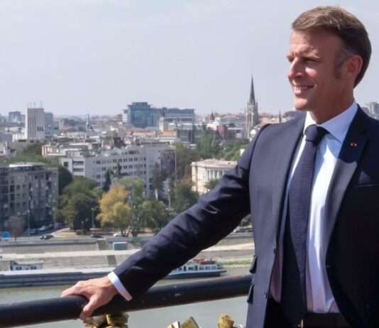 LFI fordert Absetzung Macrons – Ein ungewöhnlicher Schritt im Namen der Demokratie Macron_Serbien_ScreenX