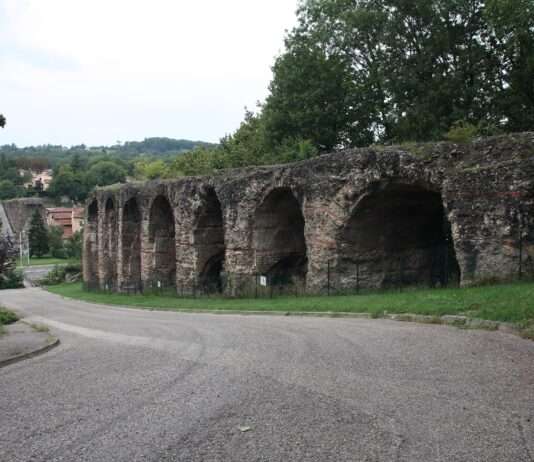 Lyon und das Erbe der Römer: Wie das „Loto du Patrimoine“ das Aquädukt von Gier rettet Pont-siphon_de_l'Yzeron