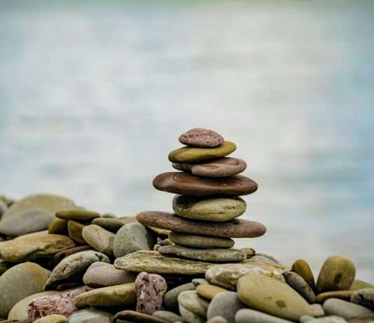 Étretat: Warum Touristen die „gestohlenen“ Steine zurückschicken Kiesel_Steine_Küste