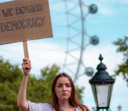 Demokratie: Ein ewiger Kampf für Freiheit und Gleichheit Demokratie