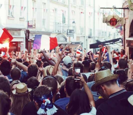 Neue Regierung – Wie die Franzosen die frisch ernannten Minister sehen Frankreich_Menschen_Demonstration