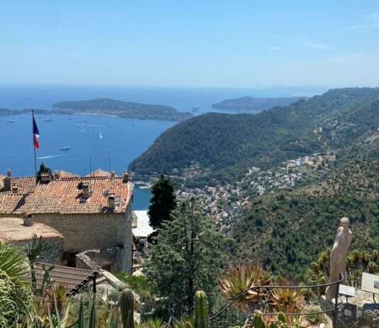 Èze: Ein Mittelalterlicher Traum über den Klippen der Côte d’Azur Eze