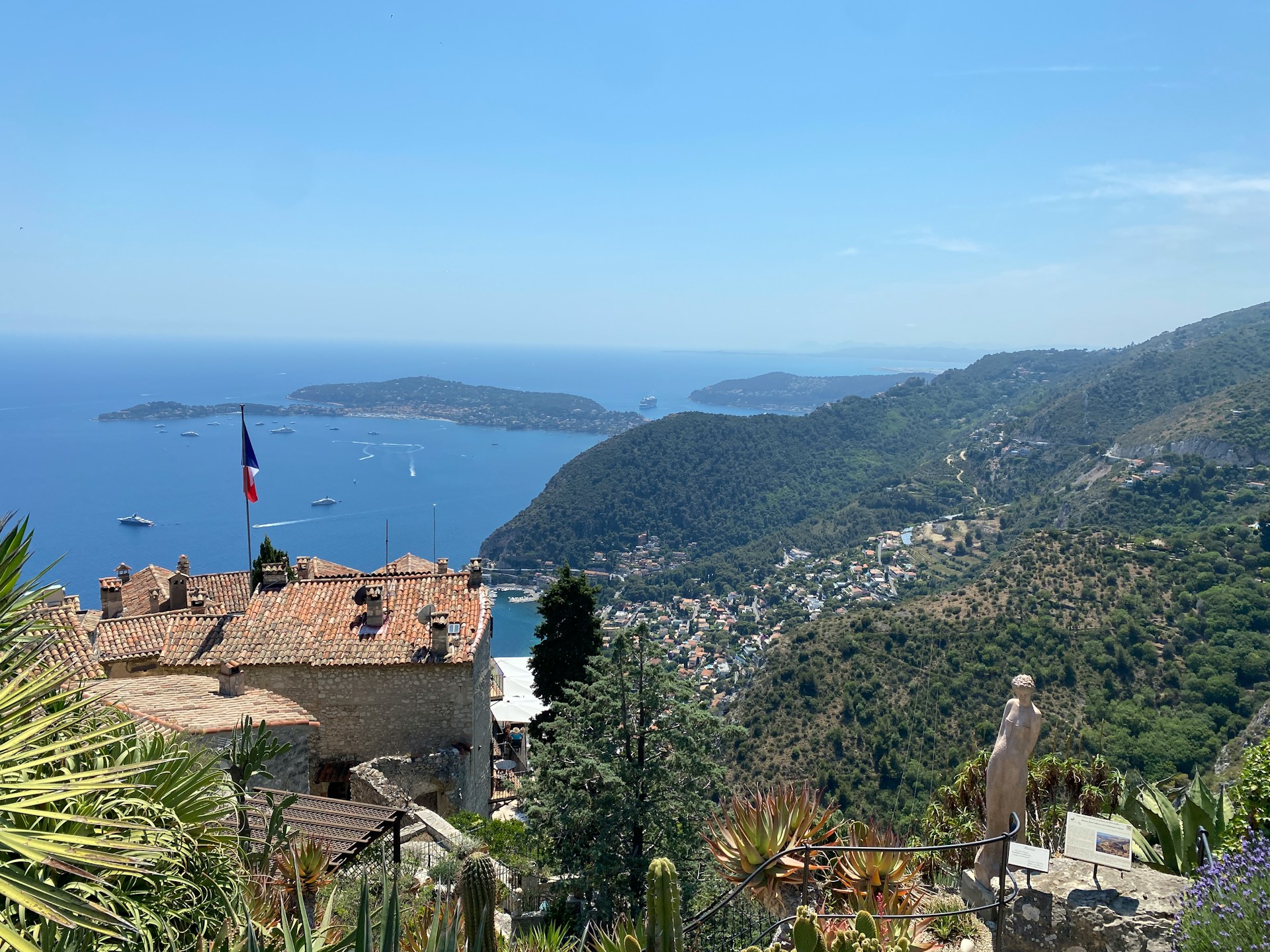 Èze: Ein Mittelalterlicher Traum über den Klippen der Côte d’Azur