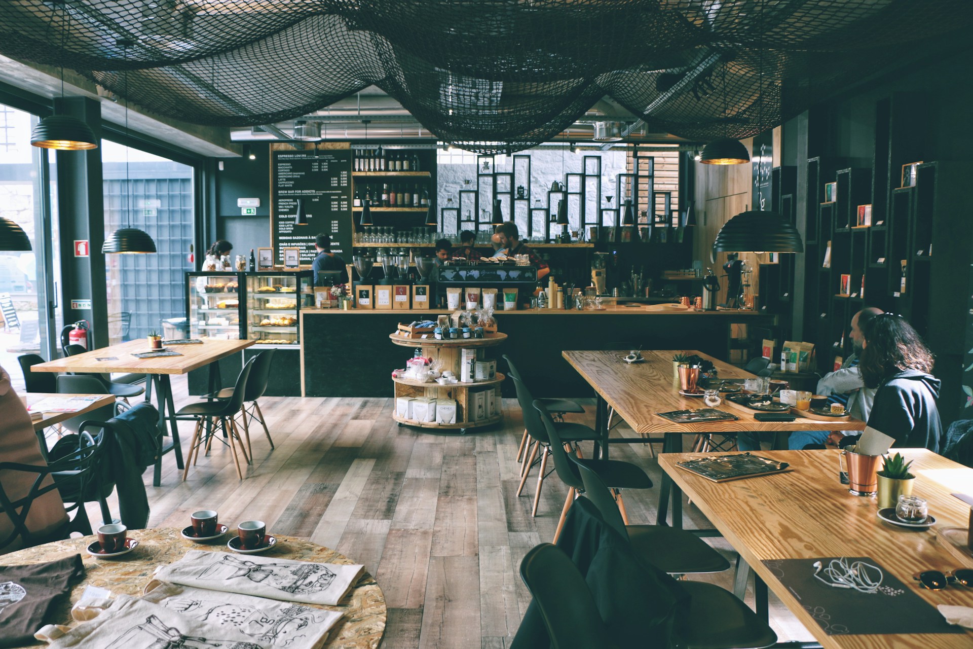 Rettung der Dorfgemeinschaft: Wenn Gemeinden ihre Cafés kaufen