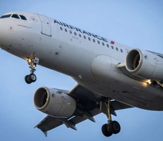 Marignane – Wenn der Himmel nicht mehr schläft. Wie Anwohner im Süden Frankreichs um ihre Nachtruhe kämpfen Flugzeug-Air-France