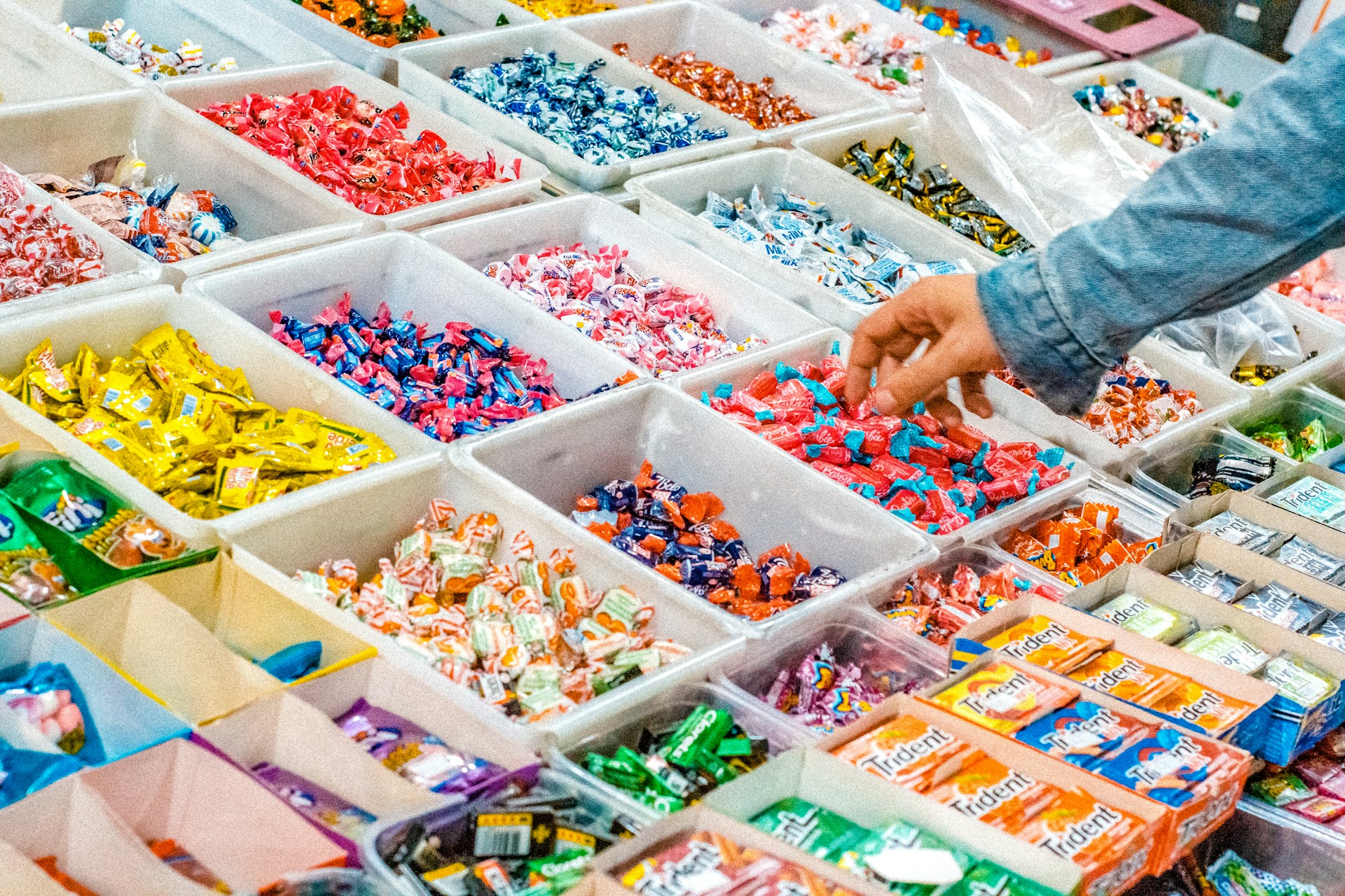 Jahre später: Ehemaliger Bonbon-Dieb entschuldigt sich bei Kiosk-Besitzer