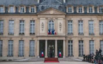 Frankreichs harter Kurs gegen „groupes d’action violente“ – Sicherheitspolitik zwischen Rechtsstaat und politischer Sprengkraft Elysee-Palast