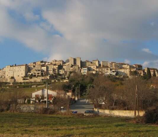 Das Château de Girard und die Schönheit von Vézénobres – Eine Reise in die Geschichte und Kultur Südfrankreichs Vezenobres