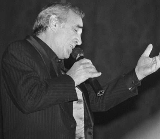 Kino: „Monsieur Aznavour“ – Tahar Rahim brilliert als Legende des französischen Chanson CHARLES_AZNAVOUR