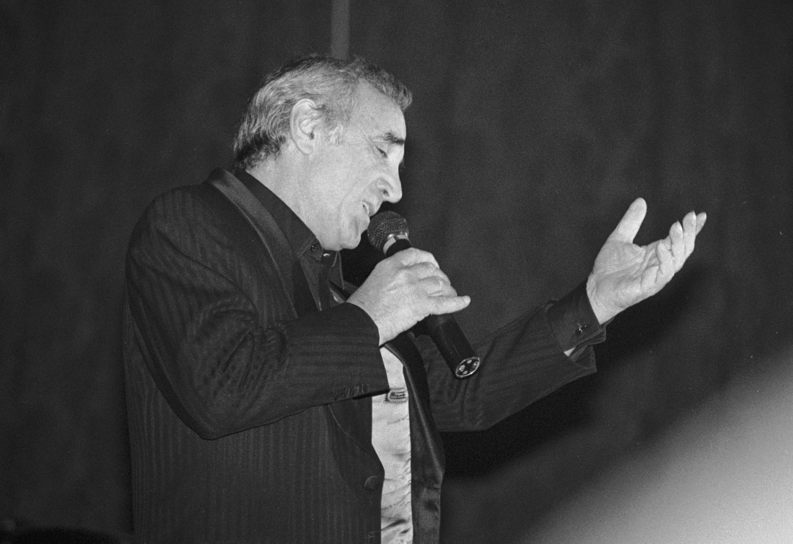Kino: "Monsieur Aznavour" - Tahar Rahim brilliert als Legende des französischen Chanson