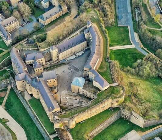 Château de Sedan – Ein Wahrzeichen im Rampenlicht Château_de_Sedan