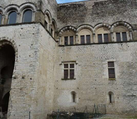 Château de Montélimar – Ein Streifzug durch Geschichte und Genuss Château_des_Adhémar