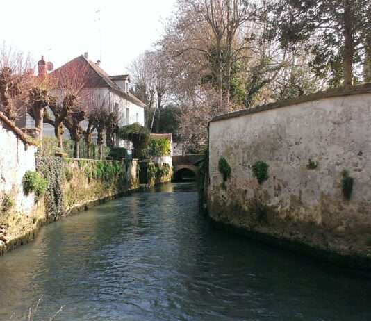 Evakuierung in Crécy-la-Chapelle: Sturmtief Kirk sorgt für Chaos Crecy_la_chapelle
