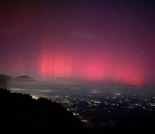 Nordlichter über Frankreich: Ein magisches Spektakel Nordlichter_Pyrenäen