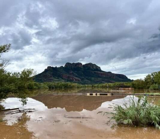 Unwetter im Var: Mehr als 500 Menschen nach Brückeneinsturz in Le Muy blockiert Überschwemmungen_Le_Muy