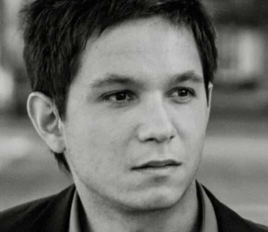 Simon Fieschi: Ein Leben zwischen Trauma und Resilienz – Der Tod des ehemaligen Charlie Hebdo-Webmasters Simon_Fieschi