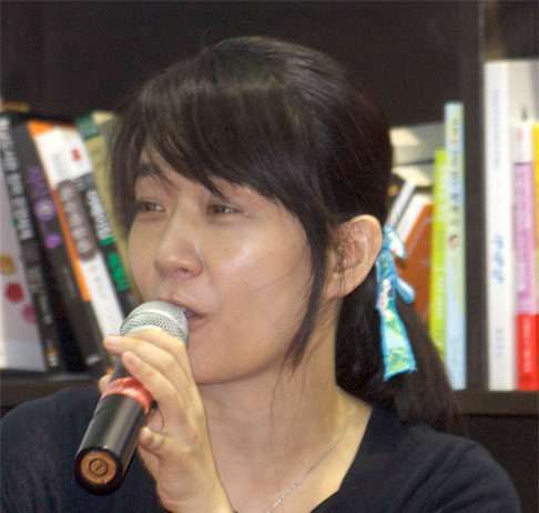 Han Kang gewinnt den Literaturnobelpreis 2024: Eine Hommage an die Verletzlichkeit der Menschheit HanKang