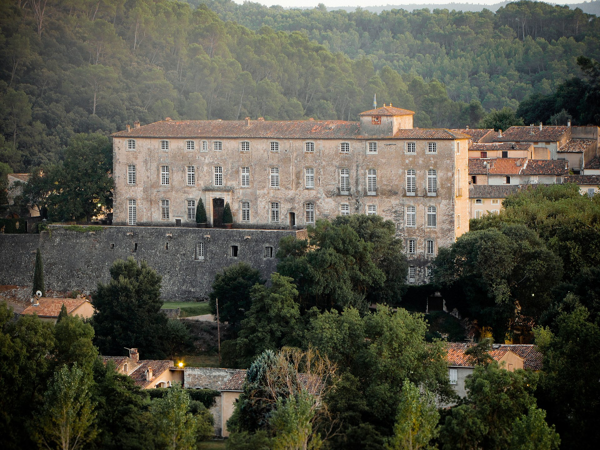 Entrecasteaux: Eine Zeitreise im Herzen der Provence