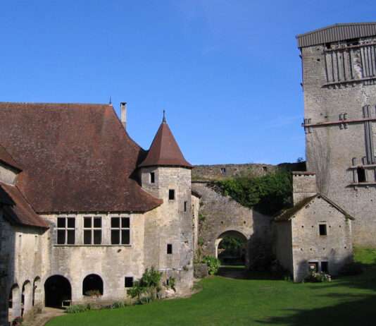 Ein Besuch auf dem Château d’Oricourt – Zeitreise ins Mittelalter Oricourt_Wikipedia