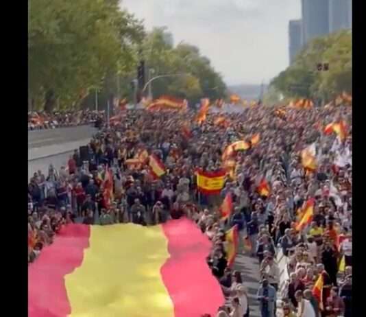 Massenprotest in Spanien: Zehntausende fordern den Rücktritt von Pedro Sánchez Proteste_Madrid_ScreenX