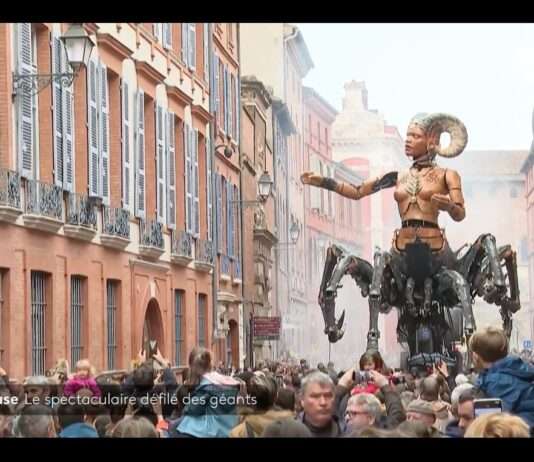 Toulouse begeistert: Die Skorpion-Frau zieht die Massen an Skorpion-Frau_Toulouse_ScreenF2