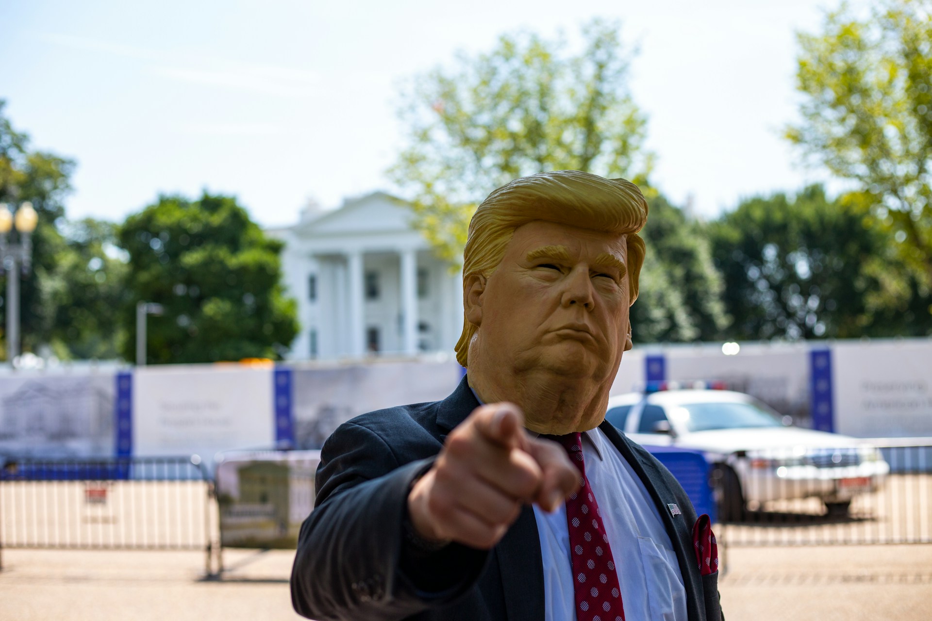 Donald Trump als Vorbild für die französische extreme Rechte: Die Franco-Trump-Verbindung