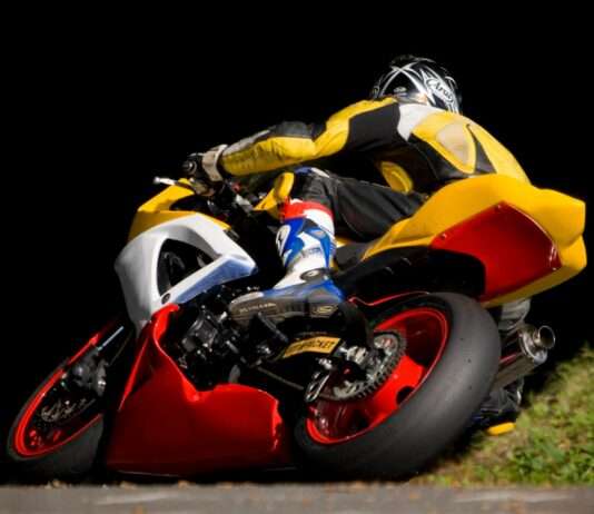 175 km/h statt 80: Motorradfahrer riskiert alles für den „Spaß“ Motorrad