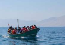 Toter Migrant – Die Tragödien im Ärmelkanal und das politische Versagen Europas Migranten_Boot_KI_Illustration