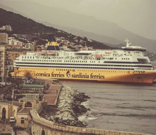 Streik auf Korsika: Erfolg für Gewerkschaften und lokale Politiker – Vereinbarung mit der Regierung erzielt Hafen_Bastia