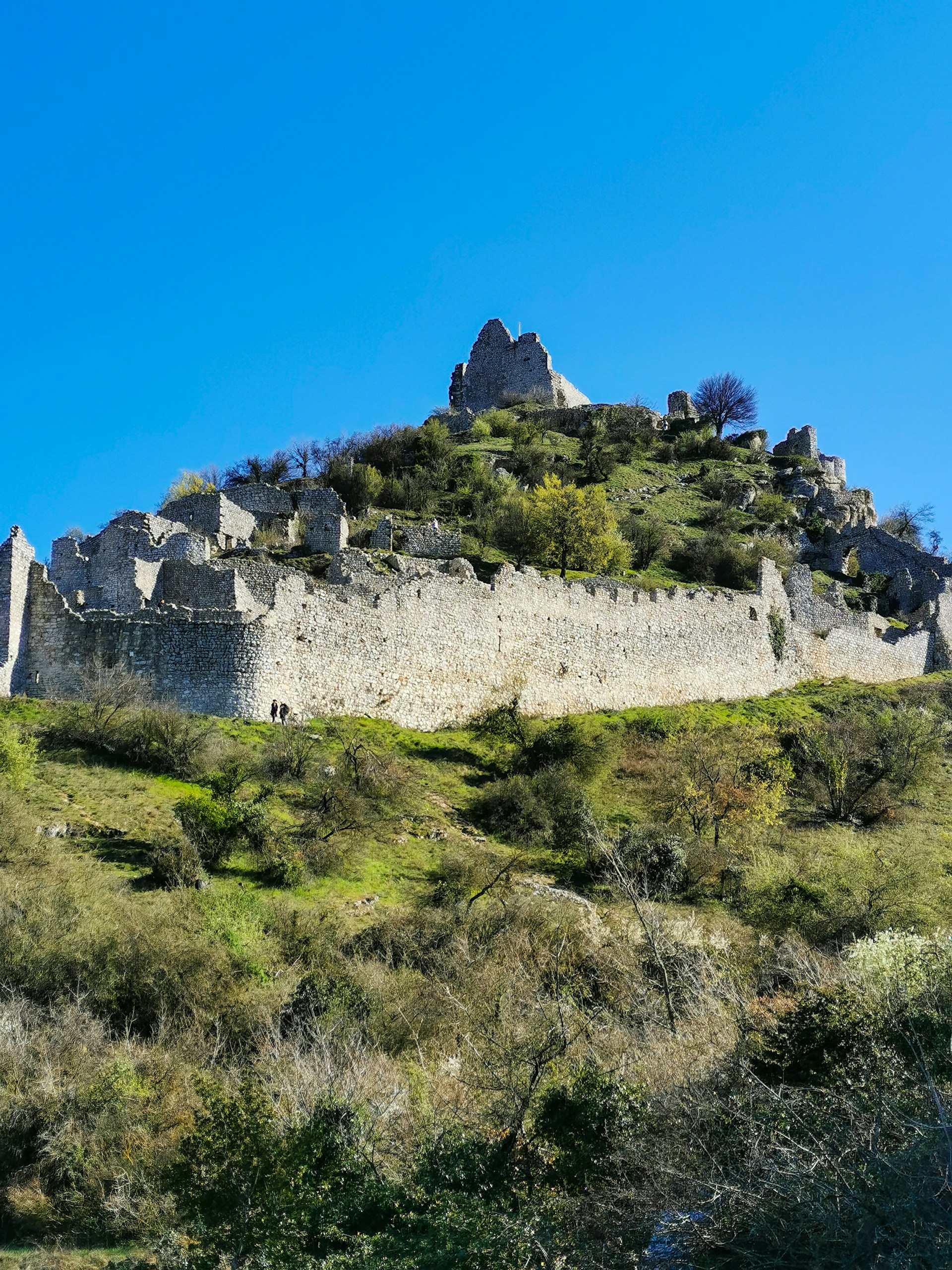 Château de Crussol: Ein mittelalterliches Juwel über den Tälern der Ardèche