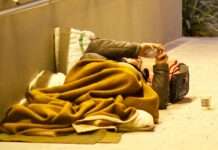 Frankreichs stille Tragödie: Über 900 Tote auf der Straße – allein im Jahr 2024 Obdachlos