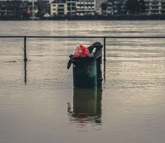 Sintflut im Süden: Wenn Flüsse über Nacht zu reißenden Strömen werden Überschwemmung