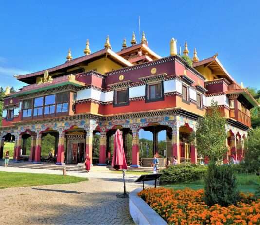 Lerab Ling: Eine spirituelle Reise ins Herz der Ruhe im Aveyron Lerab_Ling