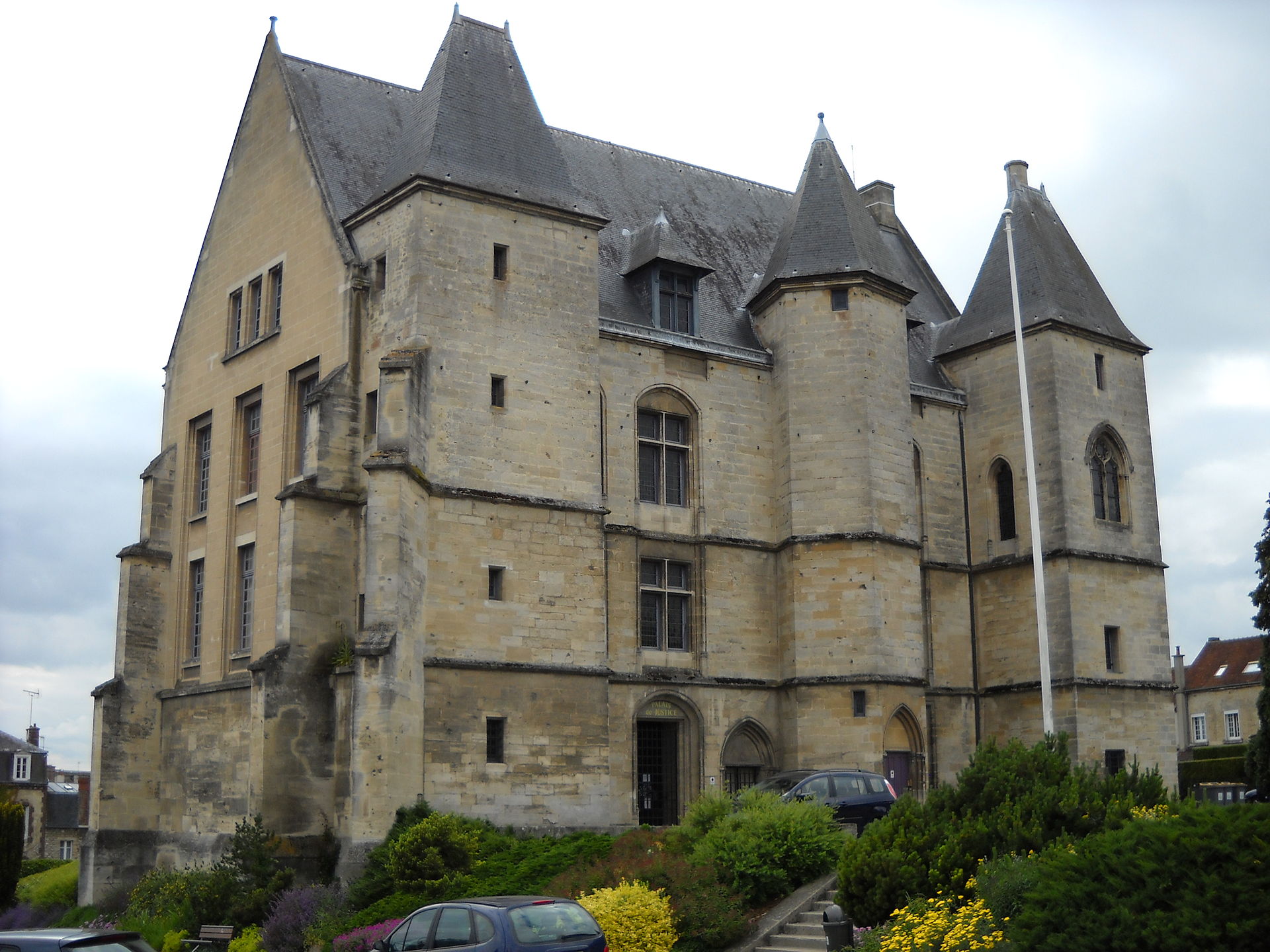 Argentan – Ein Tag in der charmanten Stadt der Normandie