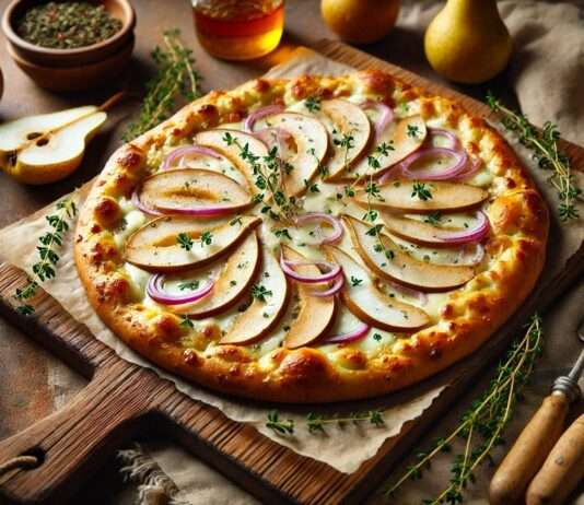 Flammkuchen mit Camembert: Die normannische Variante der Köstlichkeit aus dem Elsass Flammkuchen-mit-Camembert-und-Birnen