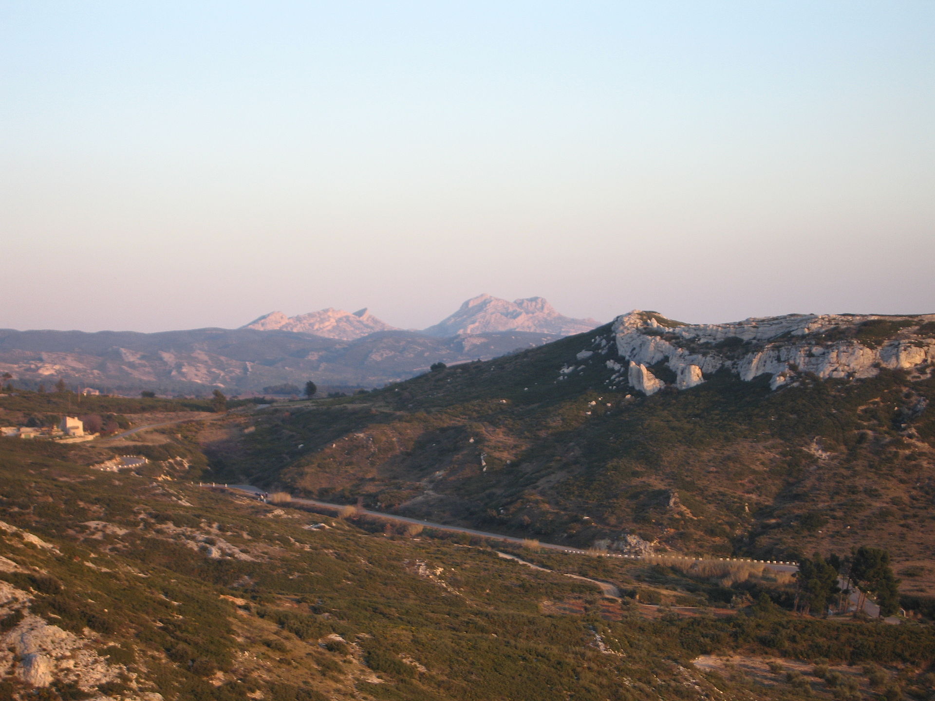 Die Alpilles: Eine Reise zu Geschichte, Natur und kulinarischem Erbe