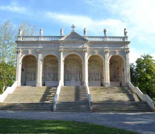 Pontchâteau erleben: Ein Tag in der Stadt der Geschichte, Legenden und Natur Pontchateuau_Scala_Santa_Wiki