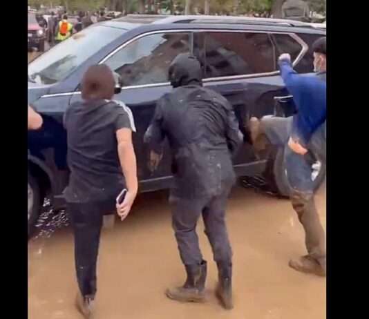 Spanien im Ausnahmezustand: Wut und Verzweiflung nach den tödlichen Überschwemmungen Sanchez_attackiert_ScreenX