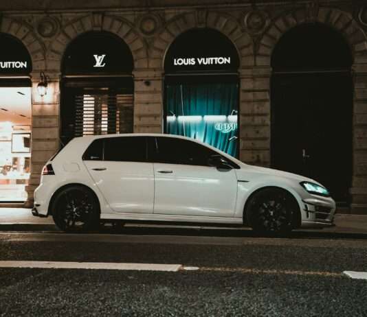 Spektakulärer Einbruch in Louis Vuitton-Boutique in Paris: Video zeigt Auto-Rammeinsatz Louis-Vuitton