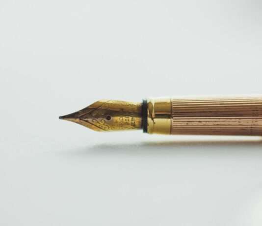 Writers-in-Prison-Day: Schreiben als Widerstand und Hoffnung Schreiben_Stift