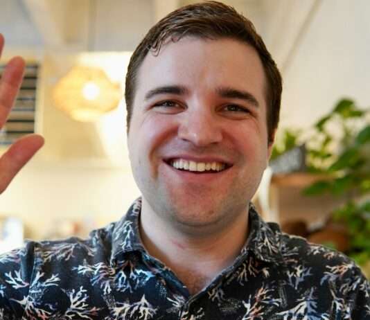 Ein Hoch auf den Welt-Hallo-Tag: Warum ein einfaches „Hallo“ die Welt verändern kann Welt-Hallo-Tag