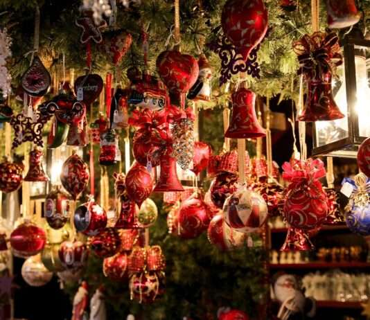 Magie der Adventszeit: Ein Blick nach Frankreich und Deutschland Advent_Weihnachtsmarkt