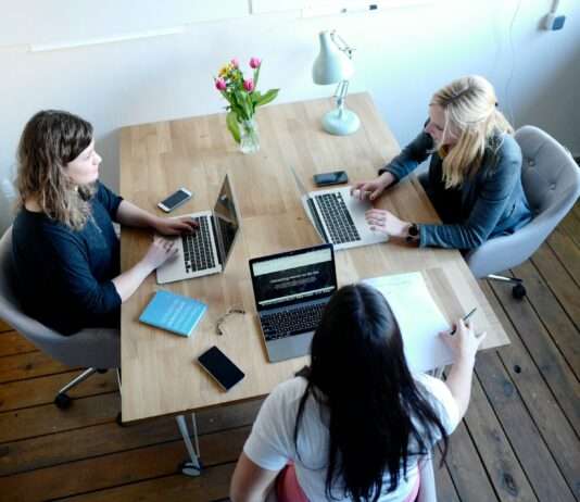 Gleichberechtigung bei Gehältern in Frankreich: Frauen „arbeiten kostenlos“ ab dem 8. November Arbeit_Frauen_Bezahlung