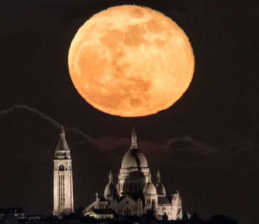 Beeinflusst eine Vollmondnacht wirklich unseren Schlaf? Vollmond_Paris