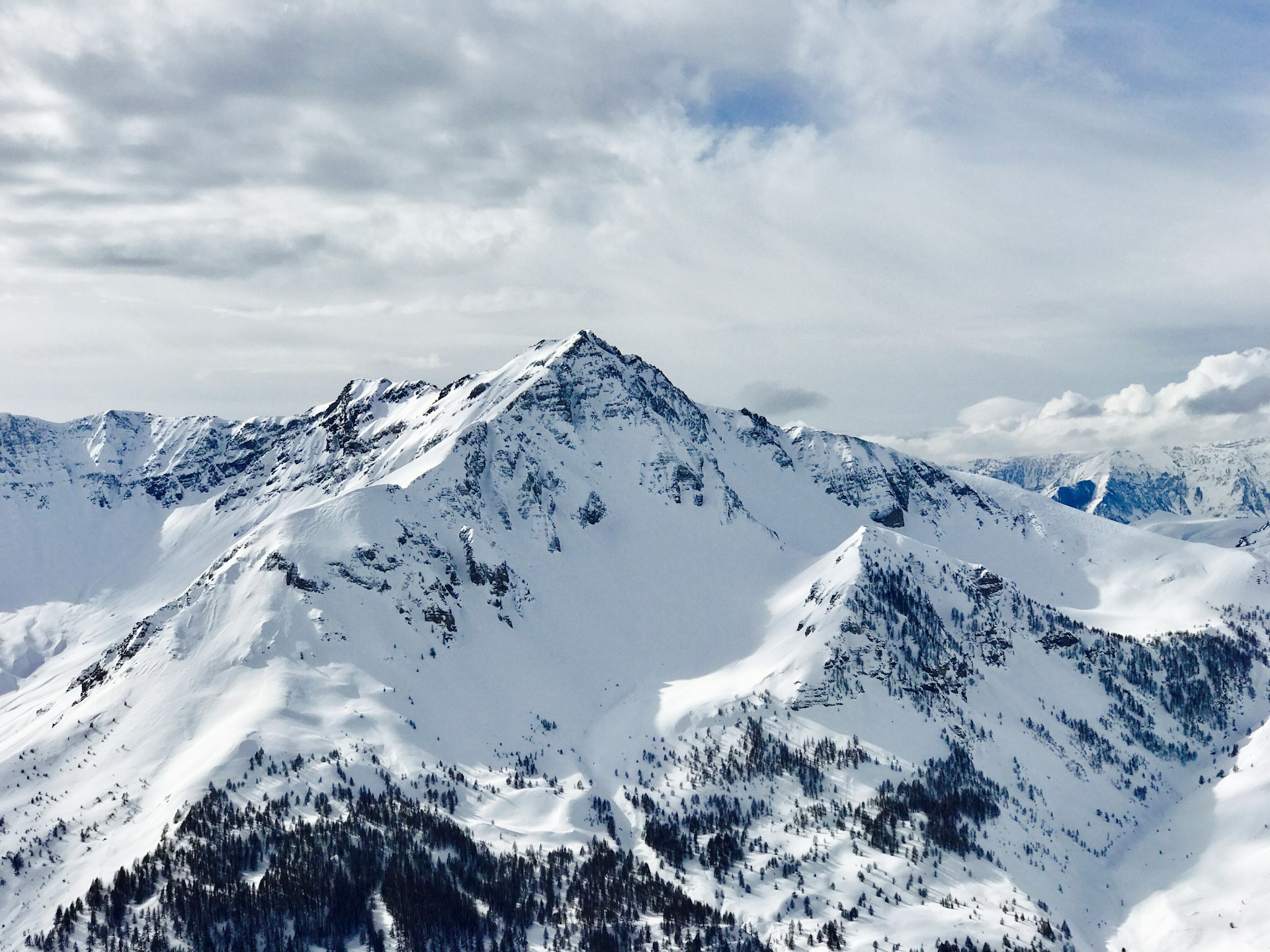 Ski-Paradies Alpes-Maritimes: Die Französische Riviera im Schnee entdecken