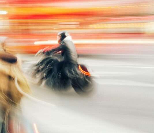 Paintball gegen Strassen-Rowdies: Ein umstrittenes Konzept aus Compiègne Motorrad_Raser