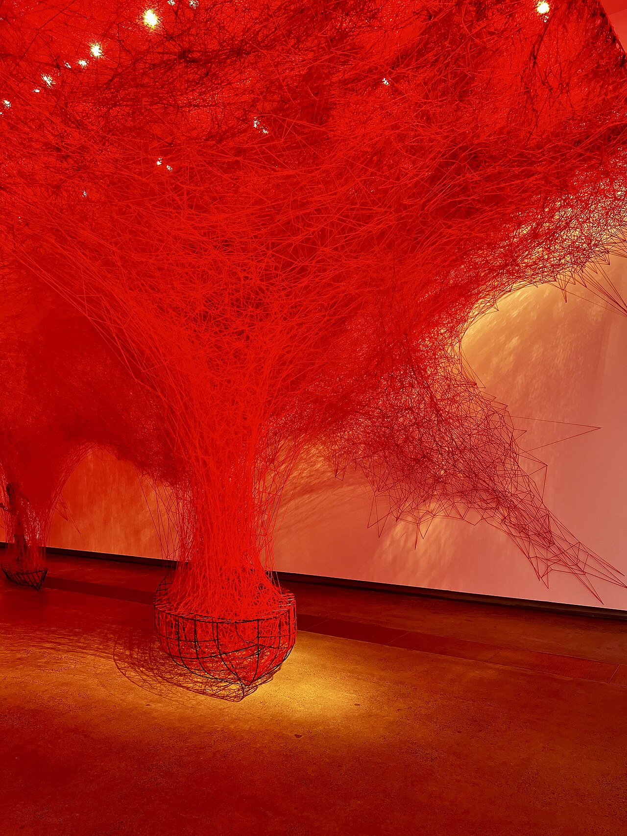 Chiharu Shiota: Die Magie verwobener Fäden im Grand Palais